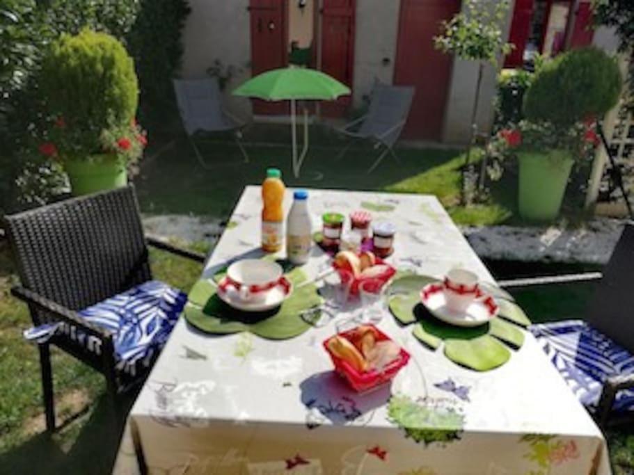 F3 80 M2 Longere Plain Pied Au Centre Auxonne. Villa Dış mekan fotoğraf